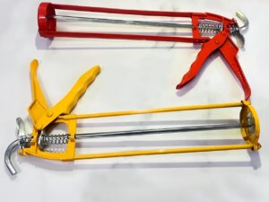 CAULKING GUN